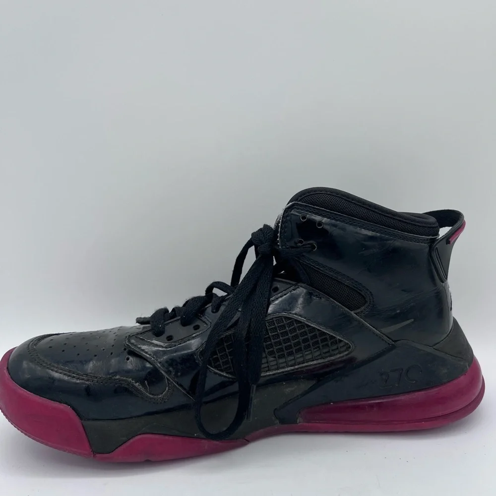 Size 11 - Jordan Mars 270 Bred -‎ CD7070-006
